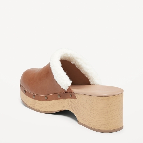 6 • Old Navy • Faux-Leather Sherpa-Lined Clogs - Picture 4 of 6